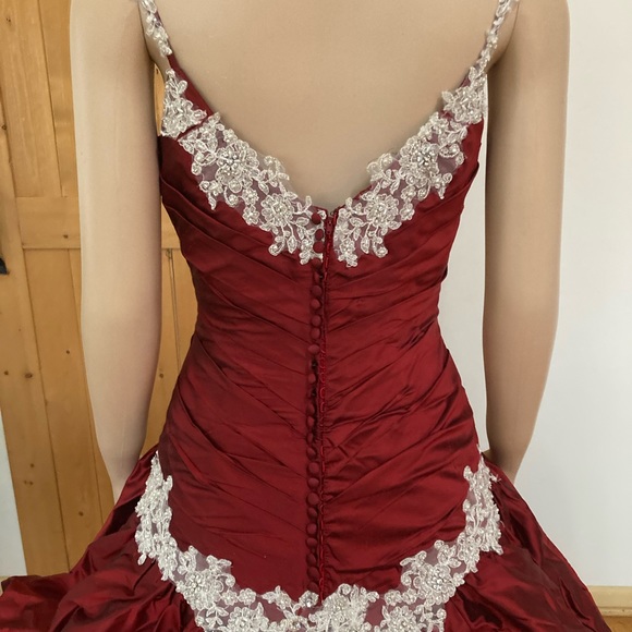 Justin Alexander Wedding Gown Size 16 - Picture 6 of 12